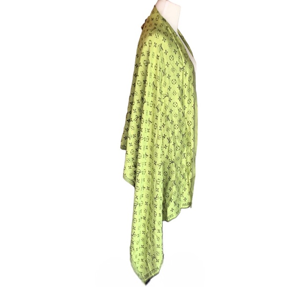 💚LV Monogram Classic Shawl 💚 - Picture 7 of 11